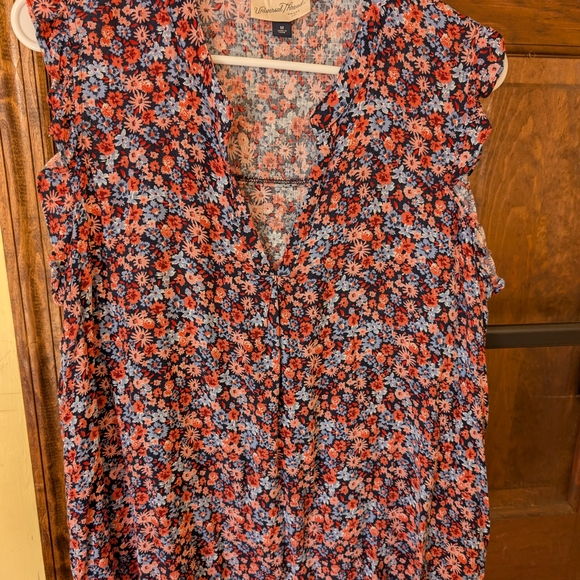 Universal Thread Tops - Universal Thread Women's Floral Sleeveless Top